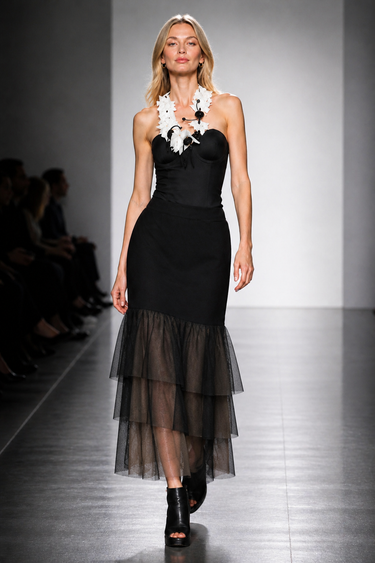 Layer mesh skirt